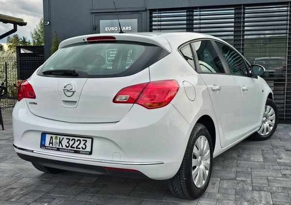 Opel Astra cena 35900 przebieg: 120000, rok produkcji 2015 z Brzozów małe 781